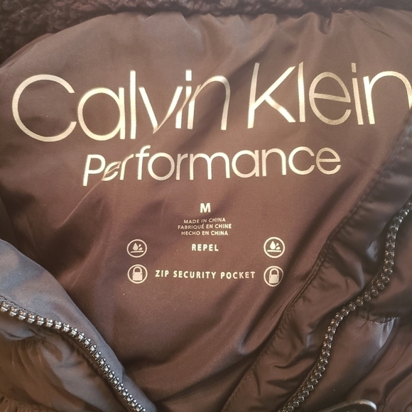 Calvin Klein Performance Puffer Vest, Medium Euc. Black. - Picture 4 of 5